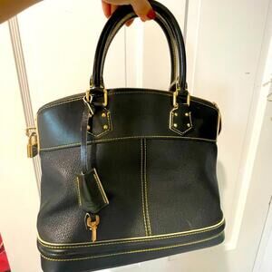 Black Louis Vuitton Bag❤️😘